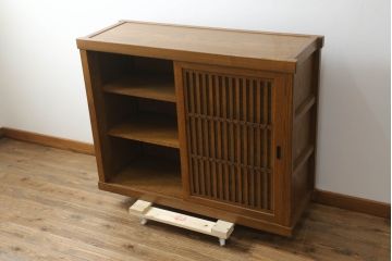 中古　美品　ニレ材　上質な和の空間を演出する水屋箪笥サイドボード(サイドキャビネット、収納棚、戸棚)(R-075553)