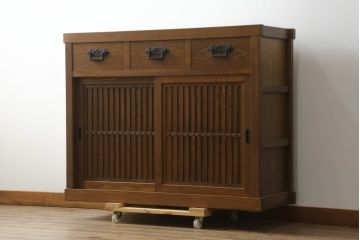 中古　美品　ニレ材　上質な和の空間を演出する水屋箪笥サイドボード(サイドキャビネット、収納棚、戸棚、食器棚、茶箪笥)(R-075554)