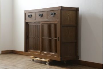中古　美品　ニレ材　上質な和の空間を演出する水屋箪笥サイドボード(サイドキャビネット、収納棚、戸棚、食器棚、茶箪笥)(R-075554)