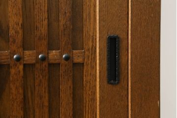 中古　美品　ニレ材　上質な和の空間を演出する水屋箪笥サイドボード(サイドキャビネット、収納棚、戸棚、食器棚、茶箪笥)(R-075554)