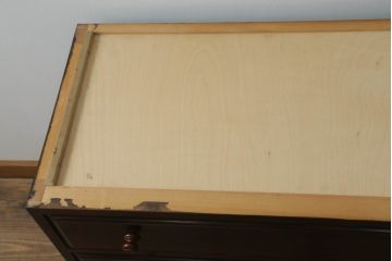 中古　美品　松本民芸家具　天板リメイク　シックな佇まいが魅力的!! 和と洋どちらの空間にも取り入れやすいローチェスト(ローボード、テレビ台、テレビボード、サイドチェスト、引き出し)(R-075556)
