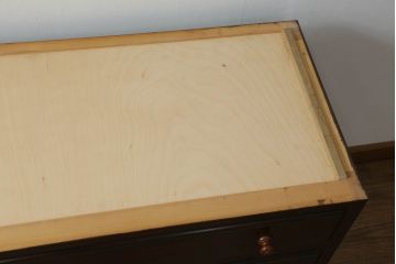 中古　美品　松本民芸家具　天板リメイク　シックな佇まいが魅力的!! 和と洋どちらの空間にも取り入れやすいローチェスト(ローボード、テレビ台、テレビボード、サイドチェスト、引き出し)(R-075556)