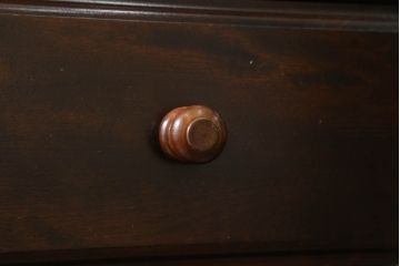 中古　美品　松本民芸家具　天板リメイク　シックな佇まいが魅力的!! 和と洋どちらの空間にも取り入れやすいローチェスト(ローボード、テレビ台、テレビボード、サイドチェスト、引き出し)(R-075556)
