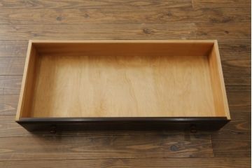 中古　美品　松本民芸家具　天板リメイク　脚(台輪)付きリメイク　シックな佇まいが魅力的!! 和と洋どちらの空間にも取り入れやすいローチェスト(ローボード、テレビ台、テレビボード、サイドチェスト、引き出し)(R-075557)