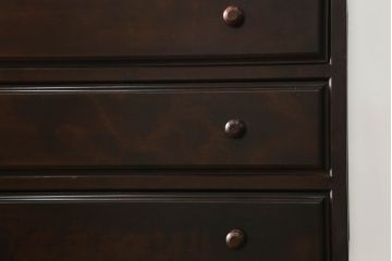 中古　美品　松本民芸家具　天板リメイク　脚(台輪)付きリメイク　シックな佇まいが魅力的!! 和と洋どちらの空間にも取り入れやすいローチェスト(ローボード、テレビ台、テレビボード、サイドチェスト、引き出し)(R-075557)