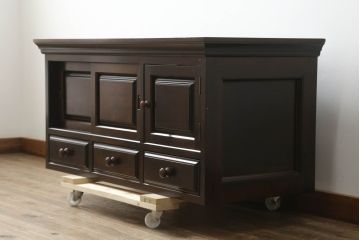中古　美品　松本民芸家具　脚(台輪)付きリメイク　シックな佇まいが魅力的!! 和と洋どちらの空間にも取り入れやすいローボード(収納棚、戸棚、サイドボード、テレビ台、テレビボード)(R-075558)