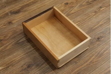 中古　美品　松本民芸家具　脚(台輪)付きリメイク　シックな佇まいが魅力的!! 和と洋どちらの空間にも取り入れやすいローボード(収納棚、戸棚、サイドボード、テレビ台、テレビボード)(R-075558)