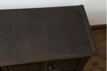 中古　美品　松本民芸家具　脚(台輪)付きリメイク　シックな佇まいが魅力的!! 和と洋どちらの空間にも取り入れやすいローボード(収納棚、戸棚、サイドボード、テレビ台、テレビボード)(R-075558)