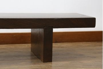 和製アンティーク　重厚!!　ぶ厚い総欅(ケヤキ)材の1枚板が魅力的な作業台(裁ち板、テレビ台、飾り台、ローテーブル、センターテーブル、リビングテーブル)(R-075559)