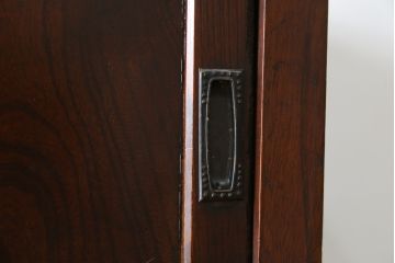 和製アンティーク　前面欅(ケヤキ)材　組子入り　和モダンなお部屋づくりに取り入れたい関東水屋箪笥(食器棚、戸棚、収納棚、キャビネット)(R-075572)