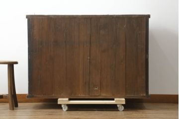和製アンティーク　前面欅(ケヤキ)材　組子入り　和モダンなお部屋づくりに取り入れたい関東水屋箪笥(食器棚、戸棚、収納棚、サイドボード、サイドキャビネット、キャビネット)(R-075573)
