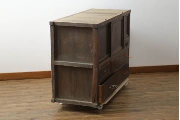 和製アンティーク　前面欅(ケヤキ)材　和モダンなお部屋づくりに取り入れたい関東水屋箪笥(食器棚、戸棚、収納棚、サイドボード、サイドキャビネット、キャビネット)(R-075574)
