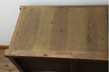 和製アンティーク　前面欅(ケヤキ)材　和モダンなお部屋づくりに取り入れたい関東水屋箪笥(食器棚、戸棚、収納棚、サイドボード、サイドキャビネット、キャビネット)(R-075574)