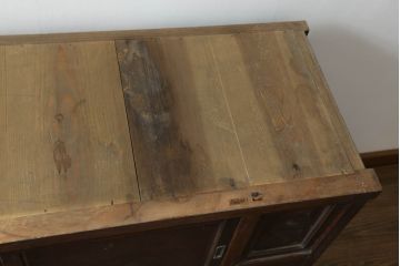 和製アンティーク　前面欅(ケヤキ)材　和モダンなお部屋づくりに取り入れたい関東水屋箪笥(食器棚、戸棚、収納棚、サイドボード、サイドキャビネット、キャビネット)(R-075574)