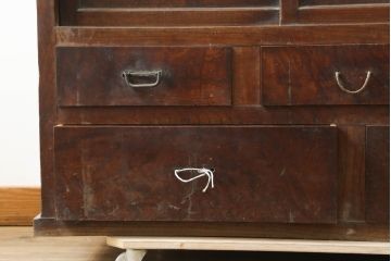 和製アンティーク　前面欅(ケヤキ)材　和モダンなお部屋づくりに取り入れたい関東水屋箪笥(食器棚、戸棚、収納棚、サイドボード、サイドキャビネット、キャビネット)(R-075574)