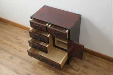 中古　美品　欅産業　漆塗りの美しい木目に黒々した牡丹金具が目を引く仙台民芸小箪笥 (仙台箪笥、整理たんす、収納タンス、サイドチェスト、引き出し)(定価約37万円)(R-075579)