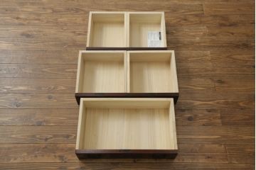 中古　美品　欅産業　漆塗りの美しい木目に黒々した牡丹金具が目を引く仙台民芸小箪笥 (仙台箪笥、整理たんす、収納タンス、サイドチェスト、引き出し)(定価約37万円)(R-075579)