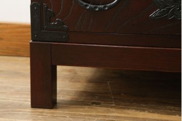中古　美品　欅産業　漆塗りの美しい木目に黒々した牡丹金具が目を引く仙台民芸小箪笥 (仙台箪笥、整理たんす、収納タンス、サイドチェスト、引き出し)(定価約37万円)(R-075579)