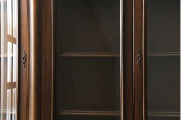 中古　美品!!　カリモク家具(karimoku)　domani(ドマーニ)　Louis(ルイ)XVシリーズ　優美な装飾がクラシカルな雰囲気を高めるキャビネット(食器棚、カップボード、収納棚、戸棚、飾り棚)(定価約280万円)(R-075583)