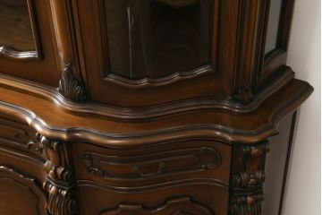 中古　美品!!　カリモク家具(karimoku)　domani(ドマーニ)　Louis(ルイ)XVシリーズ　優美な装飾がクラシカルな雰囲気を高めるキャビネット(食器棚、カップボード、収納棚、戸棚、飾り棚)(定価約280万円)(R-075583)