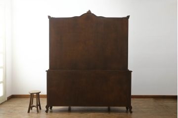中古　美品!!　カリモク家具(karimoku)　domani(ドマーニ)　Louis(ルイ)XVシリーズ　優美な装飾がクラシカルな雰囲気を高めるキャビネット(食器棚、カップボード、収納棚、戸棚、飾り棚)(定価約280万円)(R-075583)