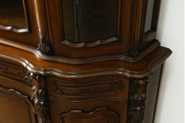中古　美品!!　カリモク家具(karimoku)　domani(ドマーニ)　Louis(ルイ)XVシリーズ　ロココ様式のキャビネット　定価約280万円　(R-075583)