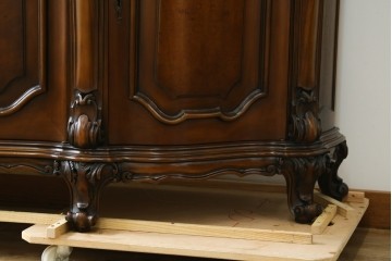 中古　美品!!　カリモク家具(karimoku)　domani(ドマーニ)　Louis(ルイ)XVシリーズ　ロココ様式のキャビネット　定価約280万円　(R-075583)