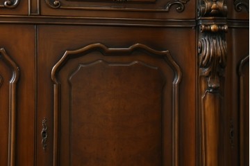 中古　美品!!　カリモク家具(karimoku)　domani(ドマーニ)　Louis(ルイ)XVシリーズ　ロココ様式のキャビネット　定価約280万円　(R-075583)