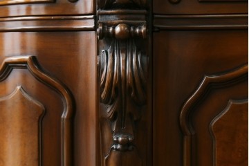 中古　美品!!　カリモク家具(karimoku)　domani(ドマーニ)　Louis(ルイ)XVシリーズ　ロココ様式のキャビネット　定価約280万円　(R-075583)