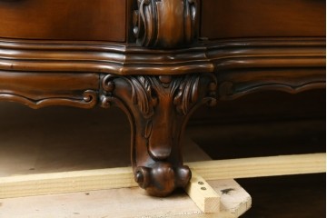 中古　美品!!　カリモク家具(karimoku)　domani(ドマーニ)　Louis(ルイ)XVシリーズ　ロココ様式のキャビネット　定価約280万円　(R-075583)