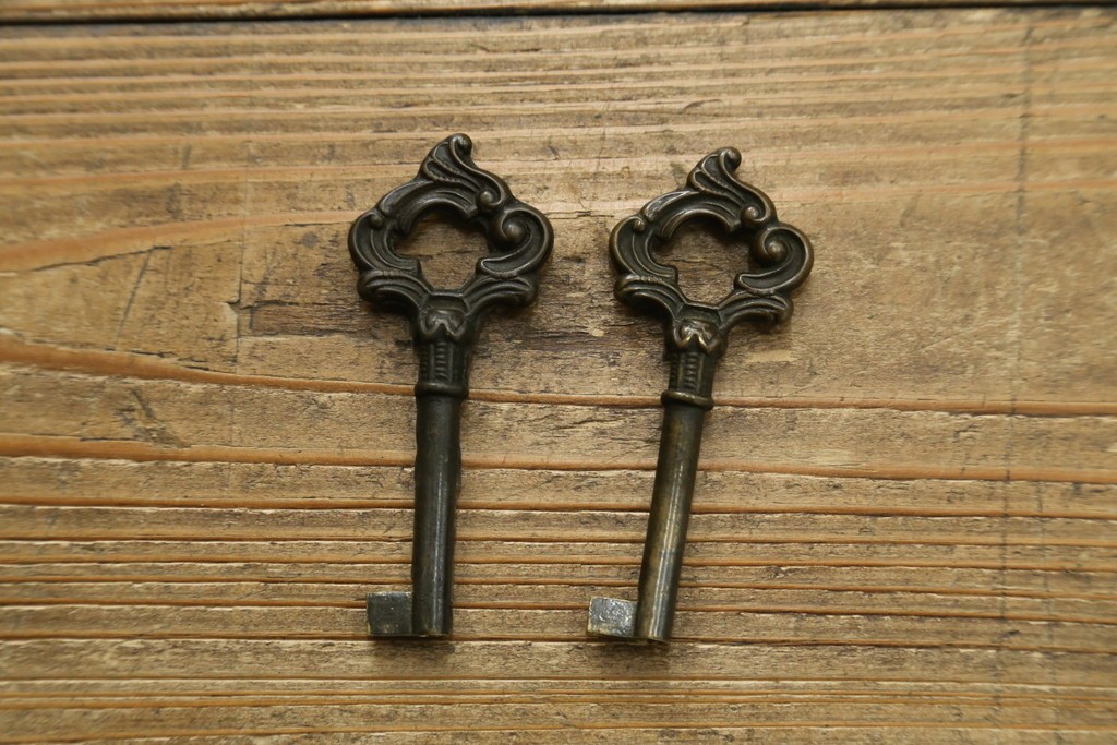 中古　美品!!　カリモク家具(karimoku)　domani(ドマーニ)　Louis(ルイ)XVシリーズ　ロココ様式のキャビネット　定価約280万円　(R-075583)