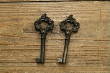 中古　美品!!　カリモク家具(karimoku)　domani(ドマーニ)　Louis(ルイ)XVシリーズ　ロココ様式のキャビネット　定価約280万円　(R-075583)