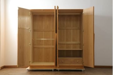 中古　高級品!!　松創(マツソウ)　木匠　稲垣練三郎作　明るい木の色味が空間を彩るワードローブ(洋服タンス、衣裳箪笥、収納棚)(定価約180万円)(R-075584)