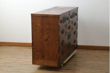中古　岩谷堂箪笥　力強い木目と重厚感のある金具が目を惹くチェスト(引き出し、サイドボード、サイドチェスト、和箪笥、収納箪笥、衣装箪笥、整理箪笥)(R-075586)