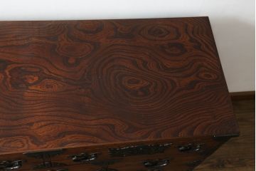 中古　岩谷堂箪笥　力強い木目と重厚感のある金具が目を惹くチェスト(引き出し、サイドボード、サイドチェスト、和箪笥、収納箪笥、衣装箪笥、整理箪笥)(R-075586)