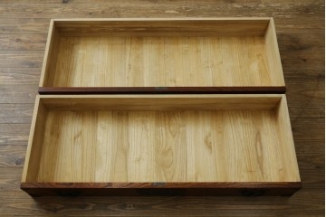 中古　岩谷堂箪笥　力強い木目と重厚感のある金具が目を引くチェスト　(R-075586)