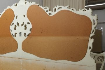 中古　イタリア高級家具　SILIK(シリック)　ロココ調　ガーリースタイルの空間を演出してくれるベッドフレーム(キングサイズ)(R-075603)