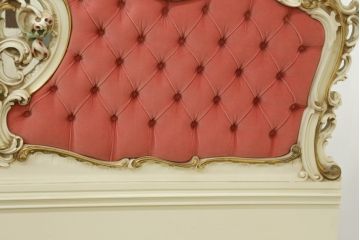 中古　イタリア高級家具　SILIK(シリック)　ロココ調　ガーリースタイルの空間を演出してくれるベッドフレーム(キングサイズ)(R-075603)