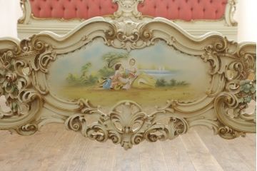 中古　イタリア高級家具　SILIK(シリック)　ロココ調　ガーリースタイルの空間を演出してくれるベッドフレーム(キングサイズ)(R-075603)