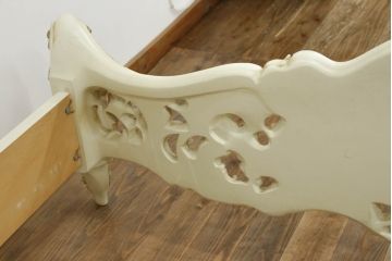中古　イタリア高級家具　SILIK(シリック)　ロココ調　ガーリースタイルの空間を演出してくれるベッドフレーム(キングサイズ)(R-075603)