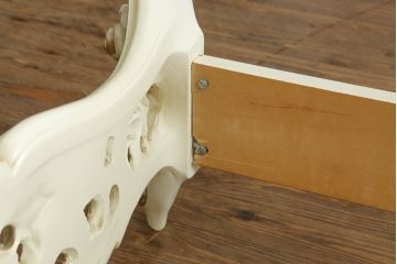 中古　イタリア高級家具　SILIK(シリック)　ロココ調　ガーリースタイルの空間を演出してくれるベッドフレーム(キングサイズ)(R-075603)