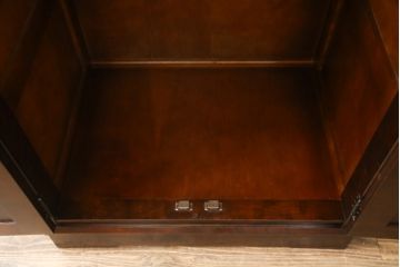 中古　北海道民芸家具　深い木の色味が味わい深いシンプルなデザインのワードローブ(洋服タンス、衣装タンス、キャビネット、収納棚)(R-075607)