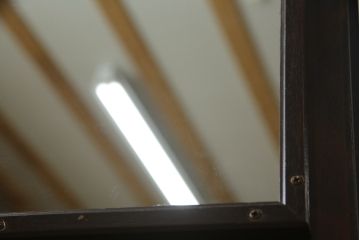 中古　北海道民芸家具　深い木の色味が味わい深いシンプルなデザインのワードローブ(洋服タンス、衣装タンス、キャビネット、収納棚)(R-075607)