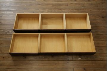 中古　北海道民芸家具　重厚感のある佇まいが魅力的な食器棚(カップボード、キャビネット、収納棚、戸棚)(R-075608)