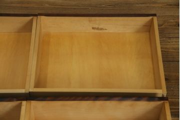 中古　北海道民芸家具　重厚感のある佇まいが魅力的な食器棚(カップボード、キャビネット、収納棚、戸棚)(R-075608)