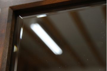 中古　北海道民芸家具　重厚感のある佇まいが魅力的な食器棚(カップボード、キャビネット、収納棚、戸棚)(R-075608)