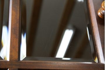 中古　北海道民芸家具　重厚感のある佇まいが魅力的な食器棚(カップボード、キャビネット、収納棚、戸棚)(R-075608)