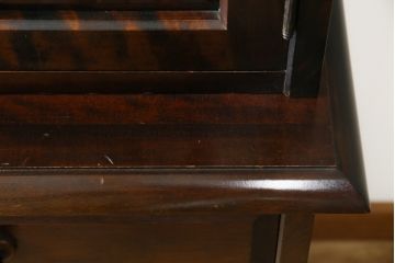 中古　北海道民芸家具　重厚感のある佇まいが魅力的な食器棚(カップボード、キャビネット、収納棚、戸棚)(R-075608)