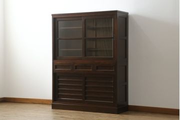 中古　美品　松本民芸家具　高山デザイン　落ち着きのある佇まいが魅力的なT型食器棚(戸棚、収納棚、キャビネット)(定価約66万円)(R-075610)
