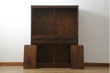 中古　美品　松本民芸家具　高山デザイン　落ち着きのある佇まいが魅力的なT型食器棚(戸棚、収納棚、キャビネット)(定価約66万円)(R-075610)